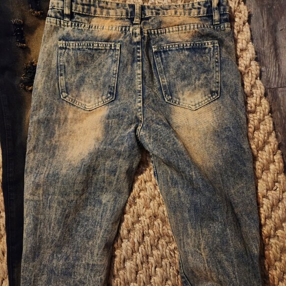 Two pairs of NEW jeans Ripped - Picture 3 of 9